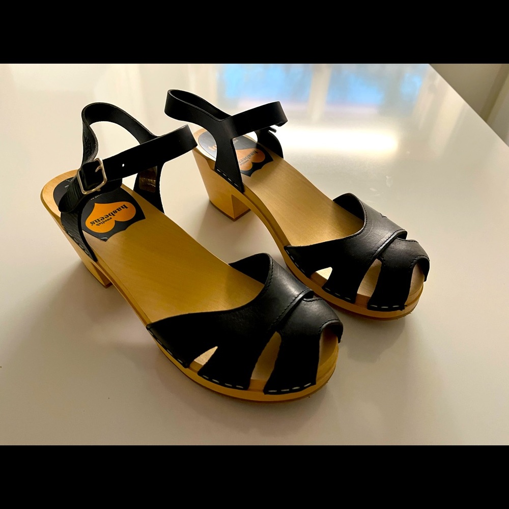 Swedish Hasbeens // Black Clog Sandel
